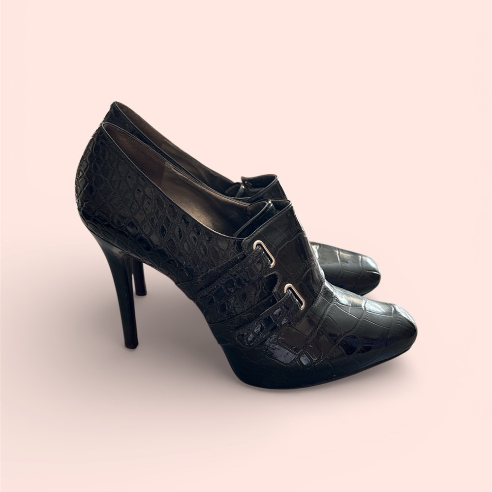 Vintage Guess Black alligator Textured Heels